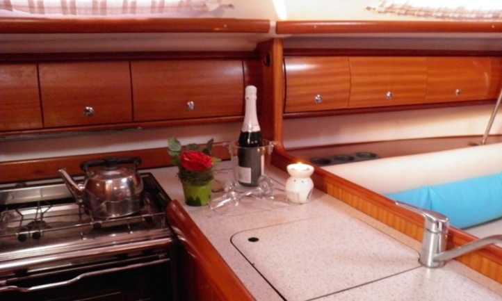 bavaria 36 inside