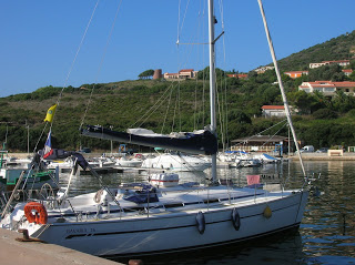 bavaria 36 à quai en Corse